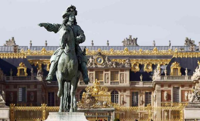 Chateau De Versailles statua del re Luigi XIV