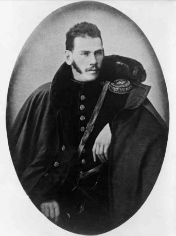 Ritratto di giovane Tolstoj in uniforme militare
