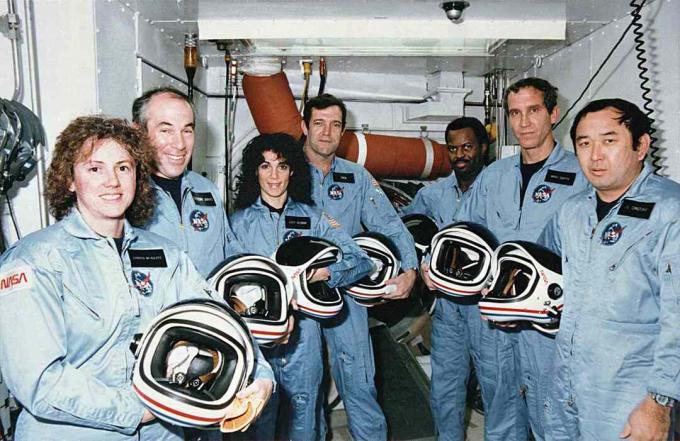 Space Shuttle Challenger Disaster STS-51L Immagini - 51-L Challenger Crew in White Room