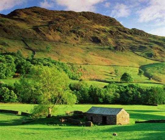 Inghilterra, Cumbria, Eskdale, vista su croft nel paesaggio
