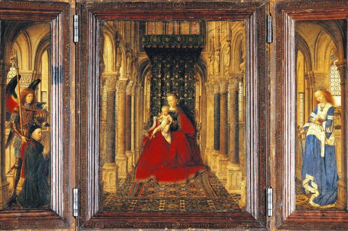 Madonna con bambino in un elaborato corridoio con archi e colonne