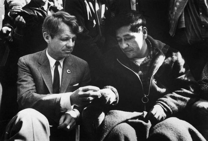 Cesar Chavez e Robert Kennedy rompono il pane