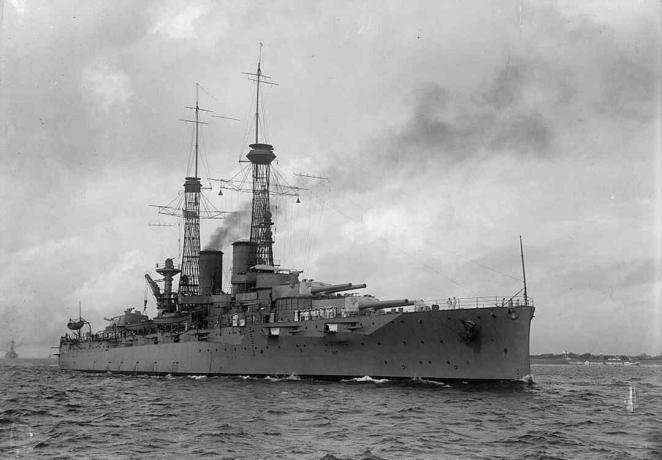 Battleship USS Texas (BB-35) in corso vicino a Hampton Roads, VA.