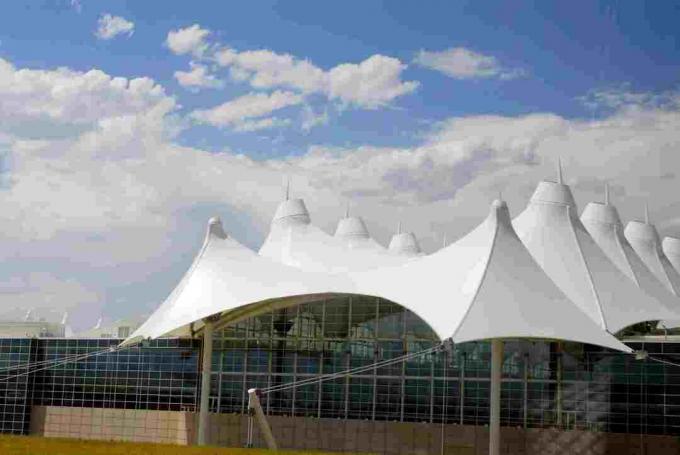 Architettura a membrana a trazione, Aeroporto di Denver 1995, Colorado