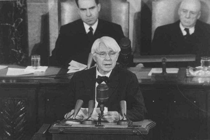 foto di Carl Sandburg durante una sessione congiunta del Congresso