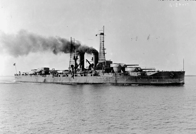 Nave da guerra USS Texas (BB-35) in mare.