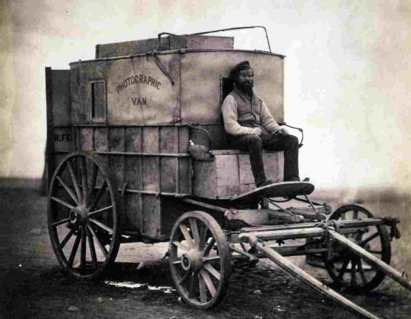 Fotografia del furgone fotografico di Roger Fenton usato nella guerra di Crimea