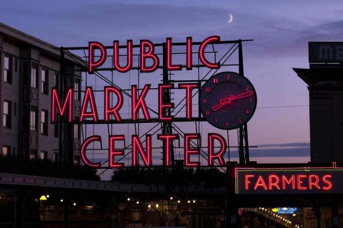 segno all'aperto in neon rosso, agricoltori del centro di mercato pubblico