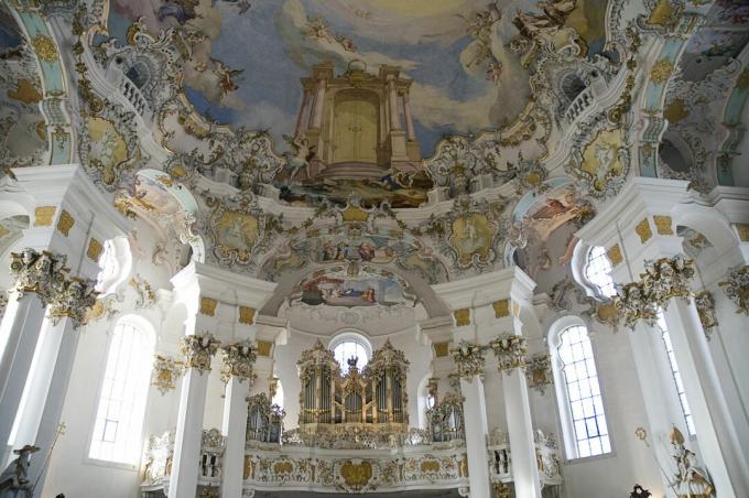 Germania, Baviera, Wieskirche chiesa vista interna dell'organo della chiesa e affreschi sul soffitto raffigurante la Porta del Cielo / Paradiso