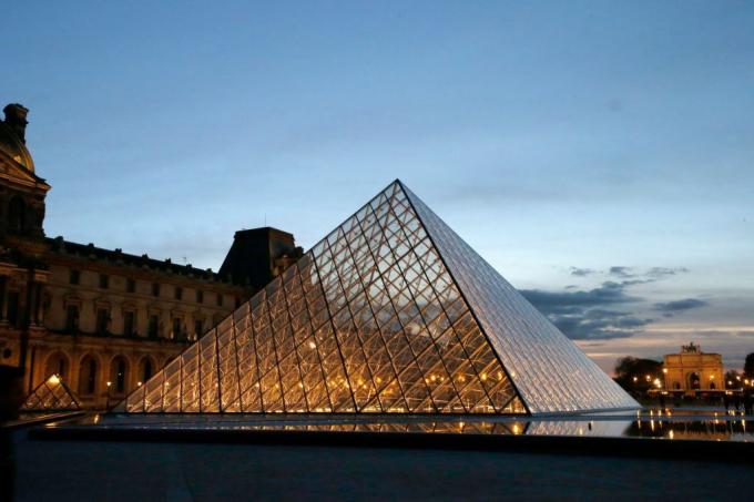 La piramide del Louvre di IM Pei