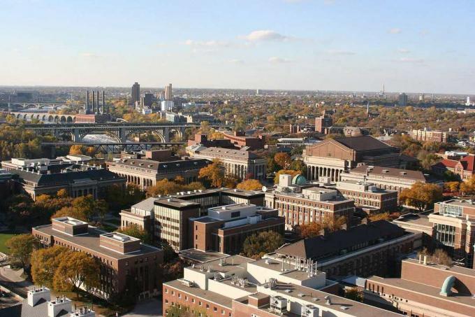 Il campus dell'Università del Minnesota dalla East Bank.