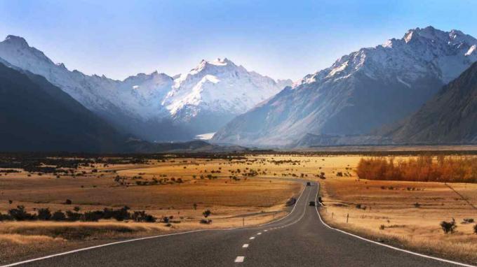 La strada che porta al Monte Cook è visibile alla fine della strada