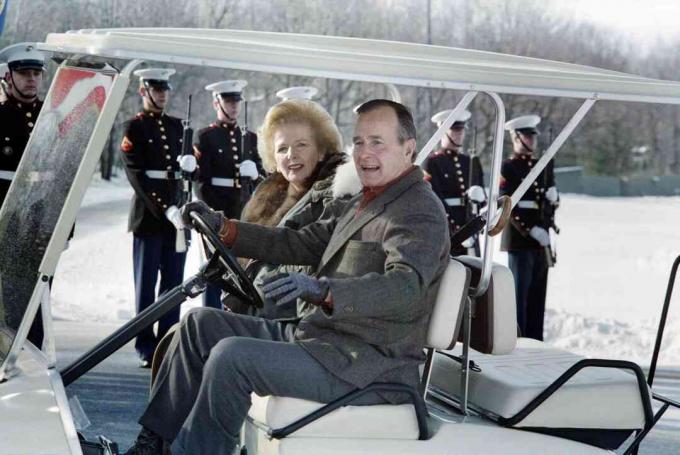 foto di Bush, Thatcher e Marine Honor Guard a Camp David