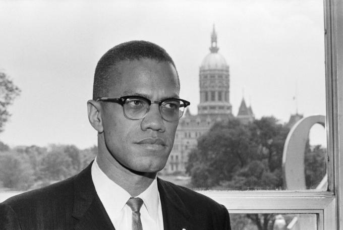 Malcolm X di fronte al Campidoglio del Connecticut