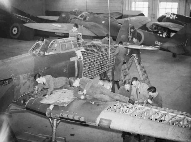 Hawker Hurricane viene riparato.