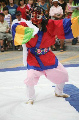 Ballerino di maschera tradizionale coreano