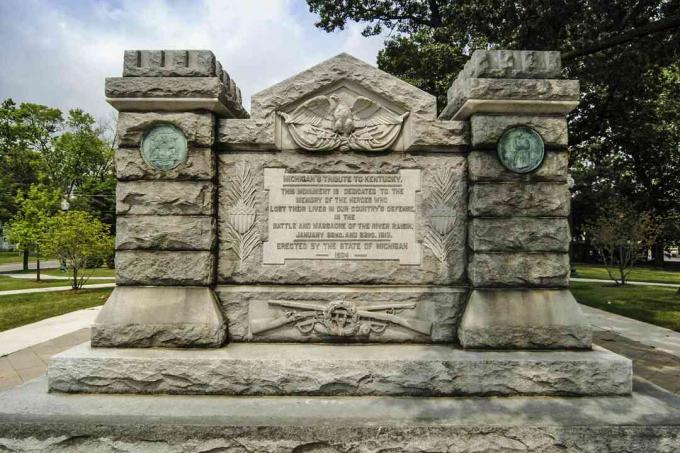 Il monumento ai caduti della Battaglia del fiume Raisin a Monroe, MI