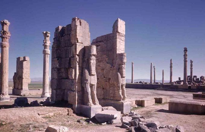 Porta di tutte le terre nella città di Persepoli di Serse