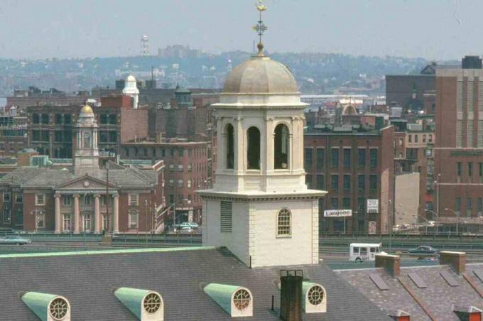 cupola, banderuola, campanile - tutto nella cupola in cima a Faneuil Hall