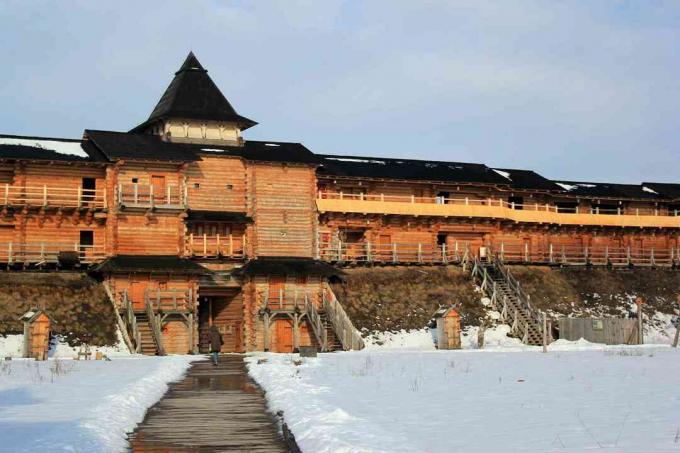 Ricostruito forte Kievan Rus, presso il parco tematico Kievan Rus vicino a Kiev, Ucraina.