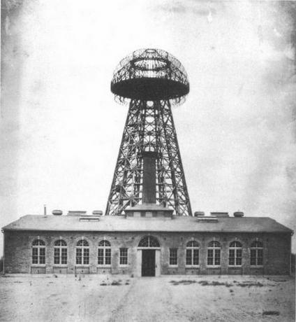 Torre di trasmissione di elettricità senza fili del laboratorio Wardenclyffe di Nikola Tesla