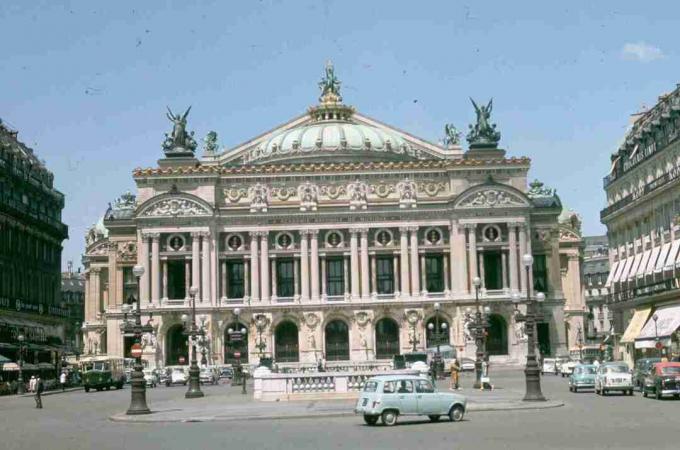 Teatri e centri per le arti dello spettacolo: Teatro dell'Opera di Parigi L'Opéra di Parigi. Charles Garnier, architetto