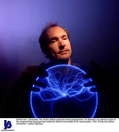 Il fisico inglese programmatore trasformato Tim Berners-Lee ha elaborato gran parte del linguaggio di programmazione che ha reso Internet accessibile al pubblico