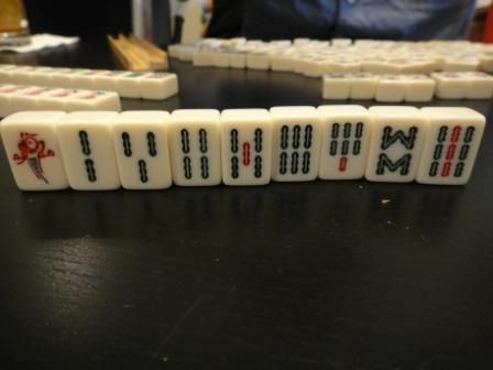 La tuta di bambù di un set di tessere Mahjong.