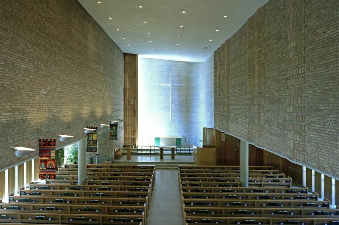 interno della chiesa progettato da Eliel Saarinen e Eero Saarinen