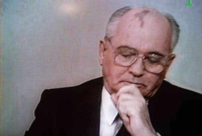 Guarda il presidente sovietico Mikhail Gorbachev