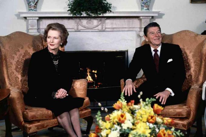 Il presidente Ronald Reagan con Margaret Thatcher, 1981.