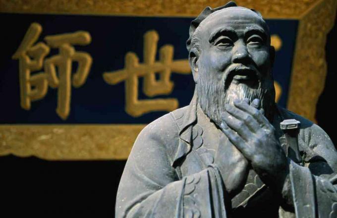 Il riverito saggio Confucio, la cui filosofia influenzò per secoli la civiltà cinese - Wenmiao (Tempio di Confucio), distretto di Nanshi.